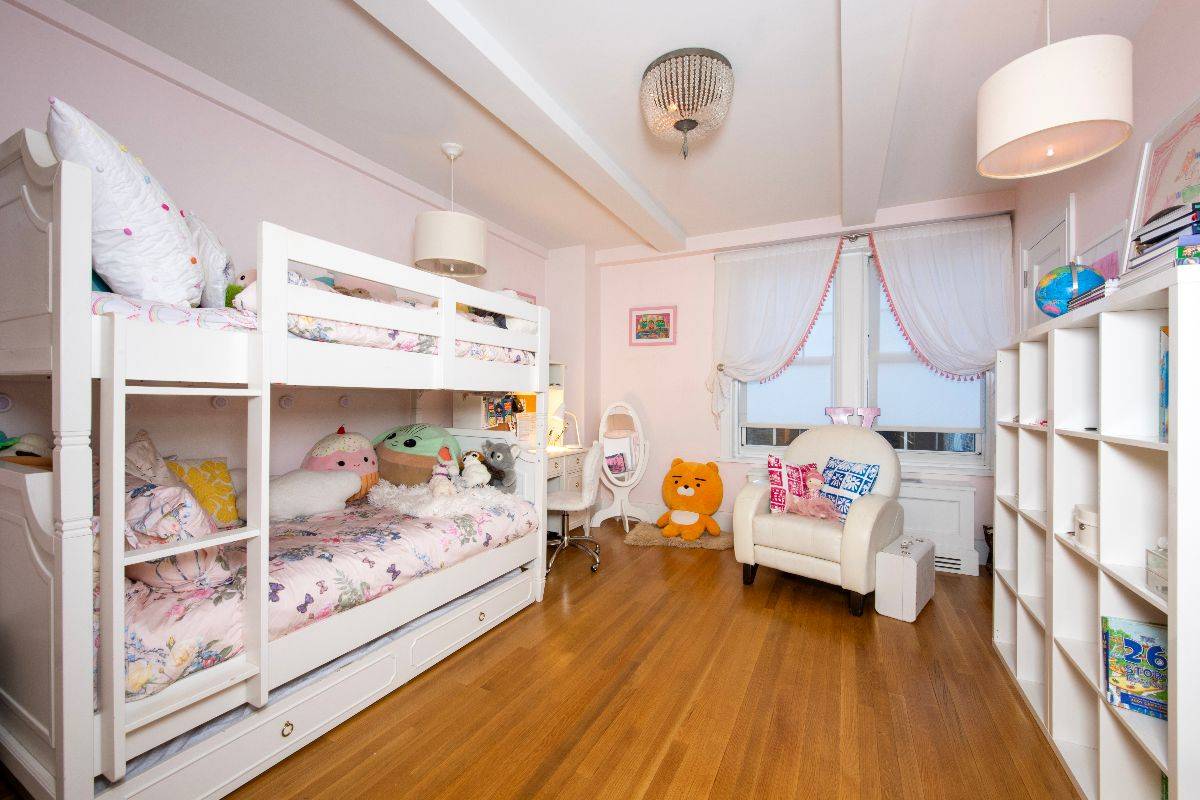 A children bedroom on Zweben Team-Top Upper West Side Realtor-27 West 72nd St #505